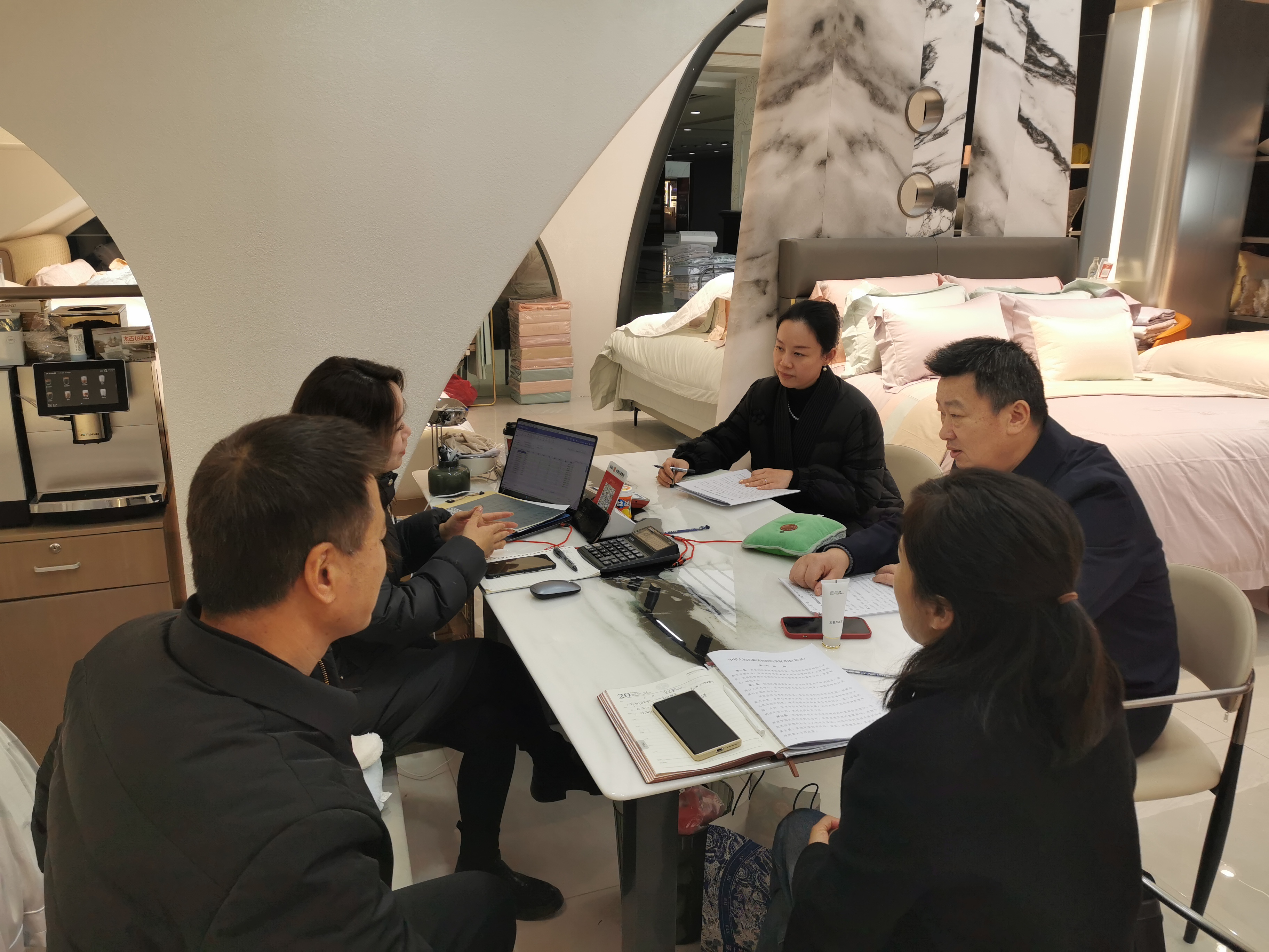 图3:走进商户征求意见.jpg 图3:走进商户征求意见.jpg